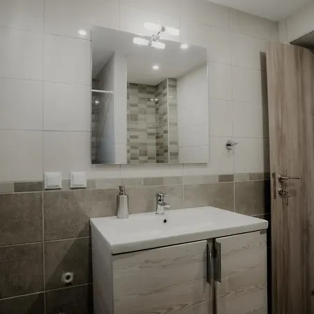 Aiora Yard بيت للعطل *