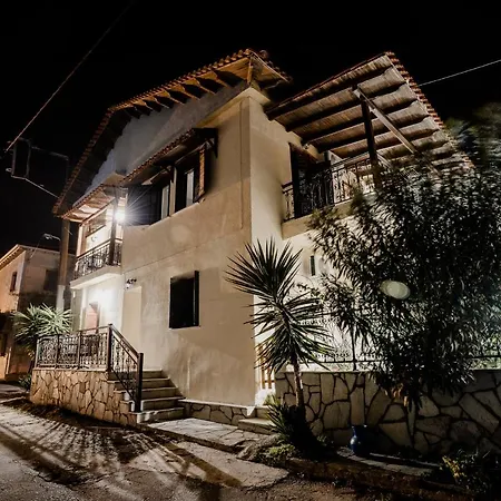 Aiora Yard بيت للعطل أمولياني