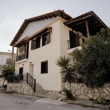 Aiora Yard بيت للعطل *