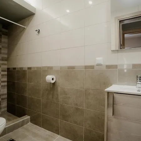 Aiora Yard بيت للعطل أمولياني