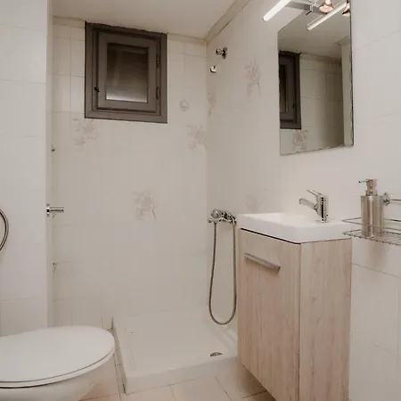 Aiora Yard بيت للعطل *