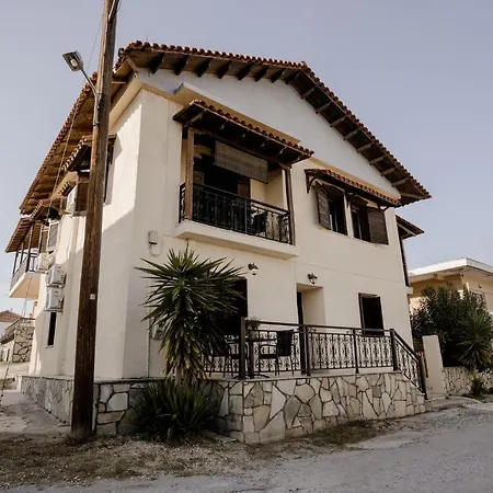 Aiora Yard بيت للعطل أمولياني