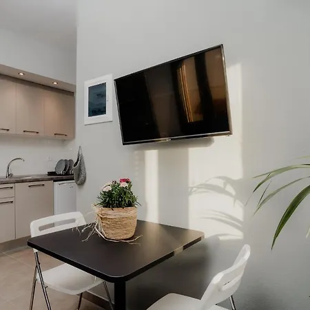 Aiora Yard بيت للعطل أمولياني